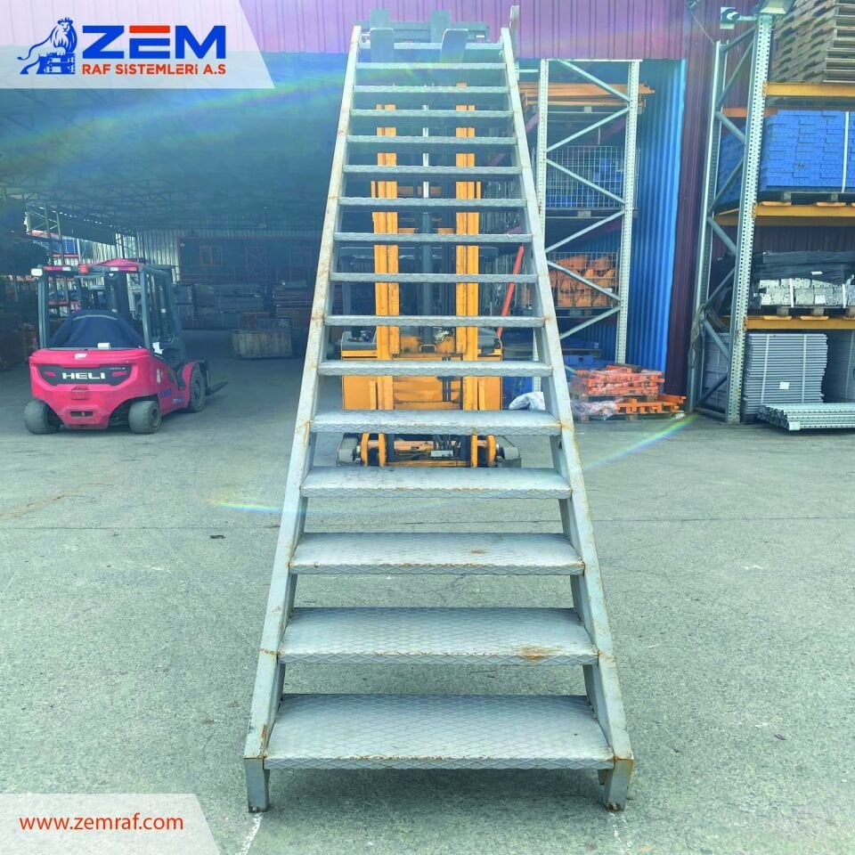 Merdiven Gri 830x300x4900