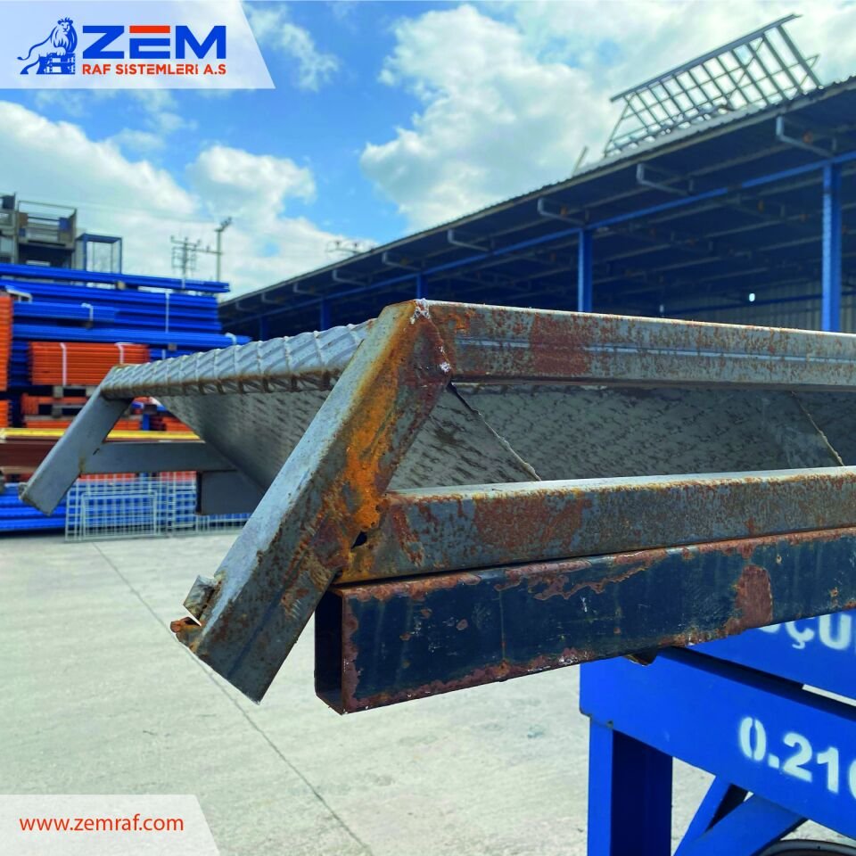 Merdiven Gri 830x300x4900