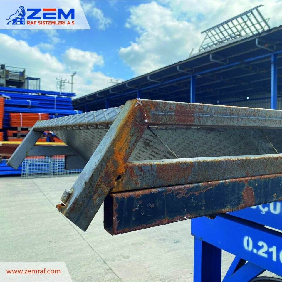 Merdiven Gri 830x300x4900