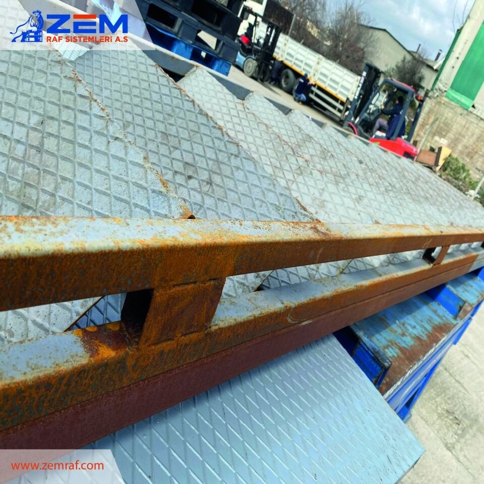 Merdiven Gri 830x300x4900